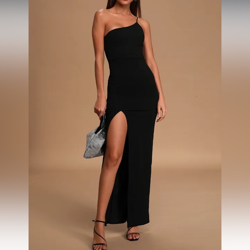 Elegant Black One-Shoulder Dress